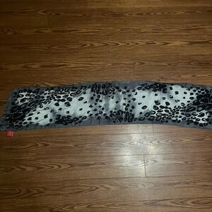 Oscar de La Renta 100% Silk Animal Cheetah Leopard Print Scarf